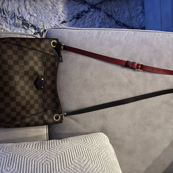 Louis Vuitton South Bank Besace Bag - Picture 3 of 7